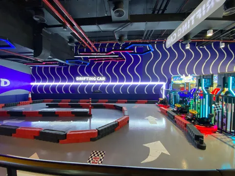 La La Land Amusement Arcade - photo 3 of 6