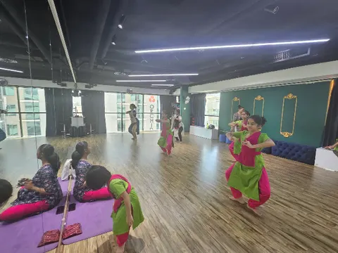 Amaraa Arts - photo 1 of 3
